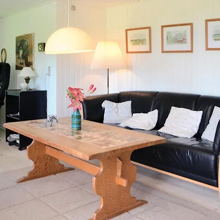3 Bedroom Stunning Home In Oksbol Holiday home *
