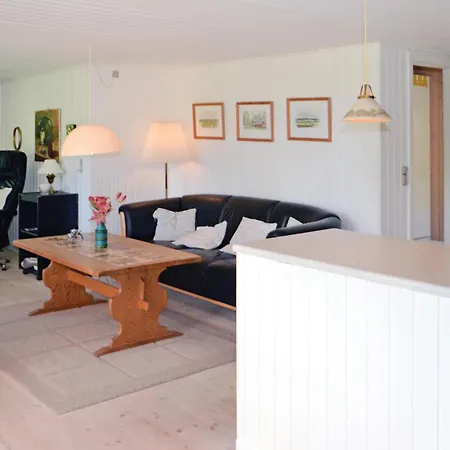 Holiday home 3 Bedroom Stunning Home In Oksbol